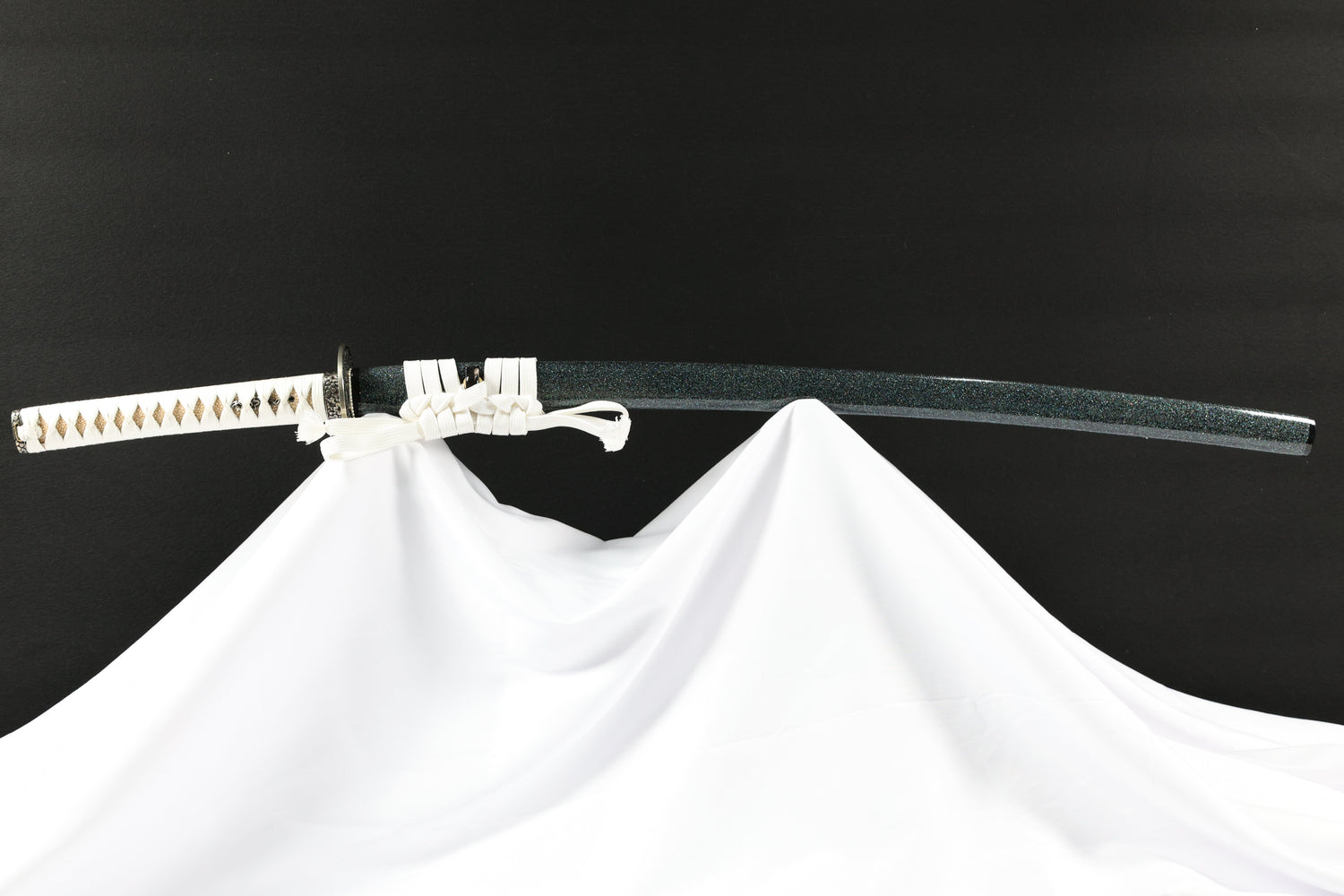 How to choose your first katana: a complete guide to steel, blade geometry and tsuka construction - TangGu Sword